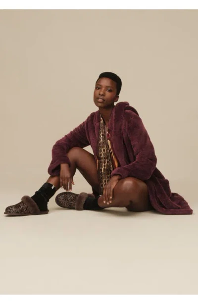 Ugg Scuffette Caspian In Burnt Cedar In Brown