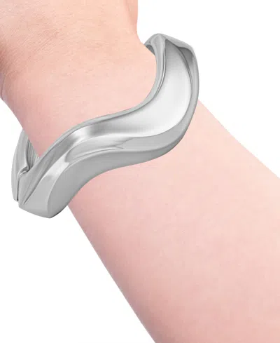 Guess Wavy Silver-tone Hinge Bangle Bracelet In Silver