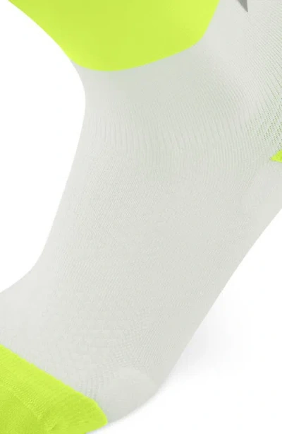 2xu Vectr Reflective Crew Socks In White