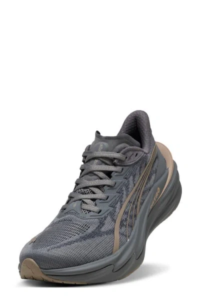 Puma Deviate Nitro 4 Running Shoe In Gray
