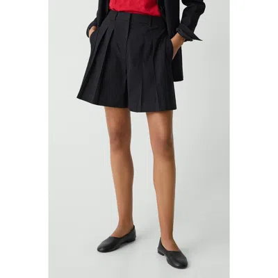 Theory Fluid Linen Blend Pleated Shorts In Black