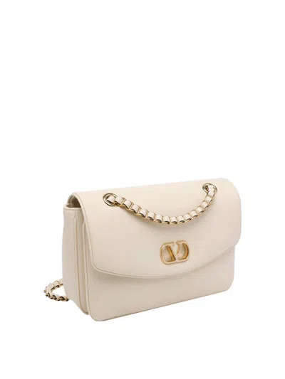 Valentino Garavani  Garavani Djuna Medium Chain Bag In Nappa Leather Woman Butter Uni In Neutral