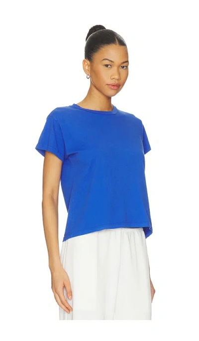 Daydreamer Solid Solo Tee In Blue