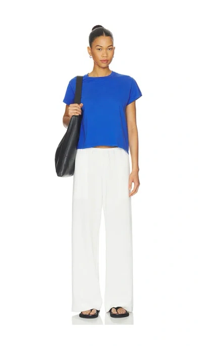 Daydreamer Solid Solo Tee In Blue