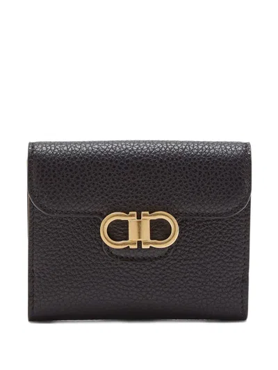 Ferragamo Gancini Grained Leather Compact Wallet In Black
