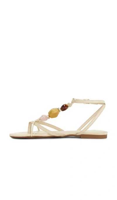 Schutz Amber Flat 샌들 In White