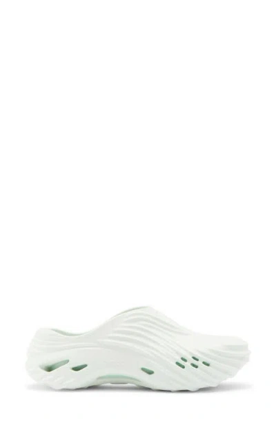 Crocs Echo Wave Clog In White