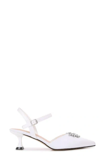 Lady Couture Classy Pointed Toe Pump In Multi