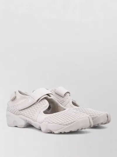 Nike Split Toe Sandals Lightweight Textile Upper In Neutral