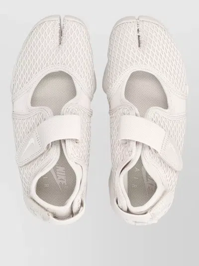 Nike Split Toe Sandals Lightweight Textile Upper In Neutral