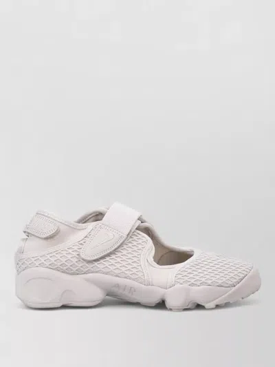 Nike Split Toe Sandals Lightweight Textile Upper In Neutral
