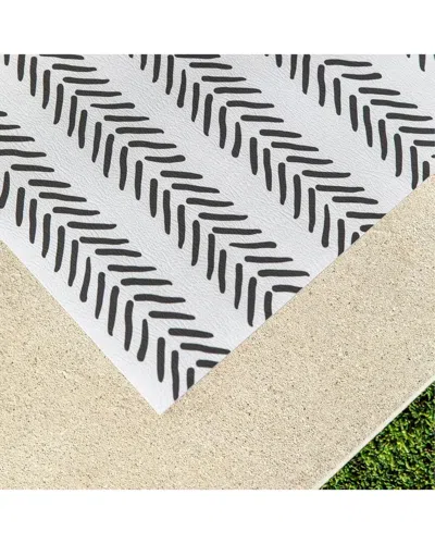 Northlight Rectangular Chevron Outdoor Area Rug In Gray