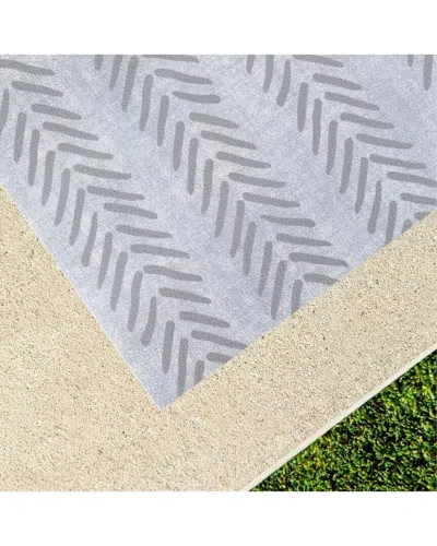Northlight Rectangular Chevron Outdoor Area Rug In Gray