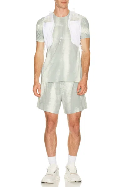 On Performance-t Terra In Gray