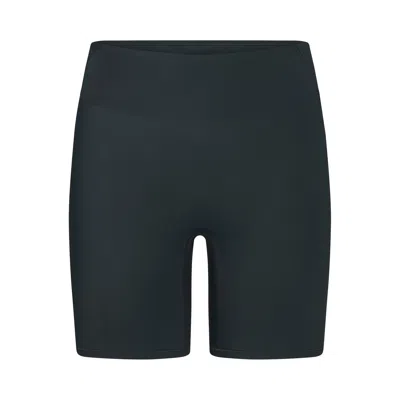 Skims Seamless Sculpt Mid Thigh Short In Onyx