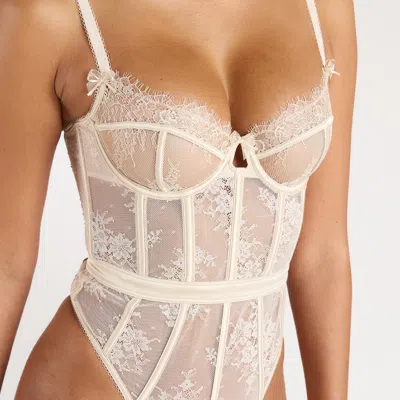 Lounge Champagne In White