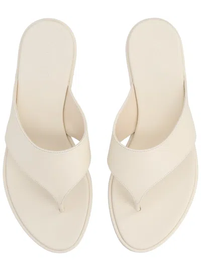 Aeyde Leather Flat Thong Sandal Open Toe In Neutral