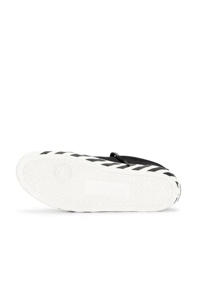 Off-white Stylish Sneaker With Unique Undercut Design In Black