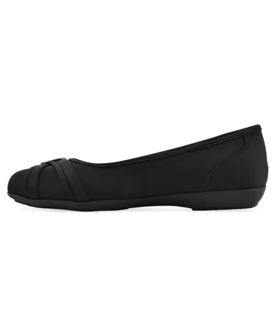 Cliffs By White Mountain Calming Buckle Strap Flat In Black