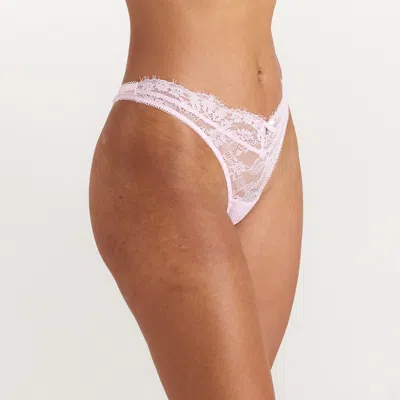 Lounge Pink In White
