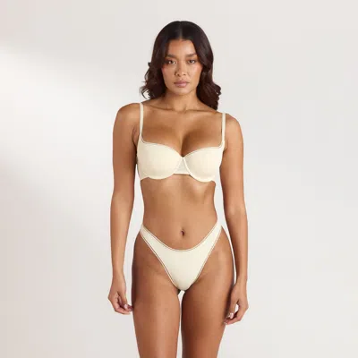 Lounge Latte In White