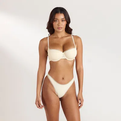 Lounge Latte In White