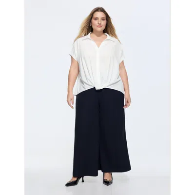Bloomchic Knotted Hem Placket Plain Blouse In White