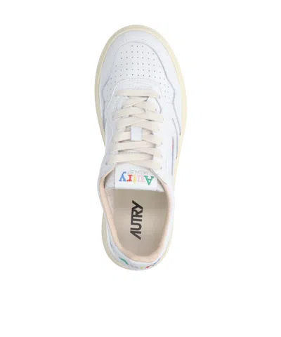 Autry Medalis Low Aulm Ll22 Sneakers In White