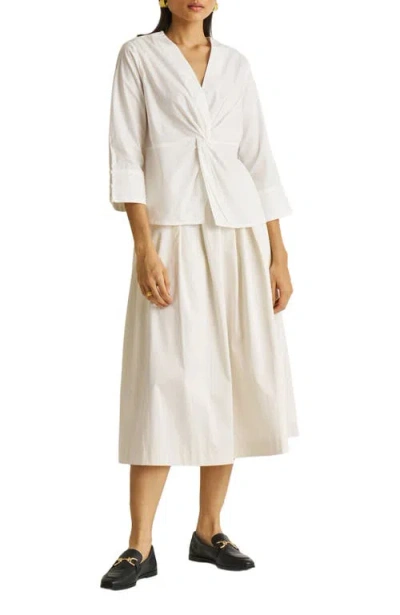 Reistor Front Twist Top In White In White