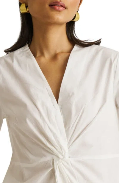 Reistor Front Twist Top In White In White