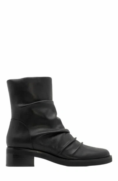 Abeo Traverse Scrunch Boot In Black