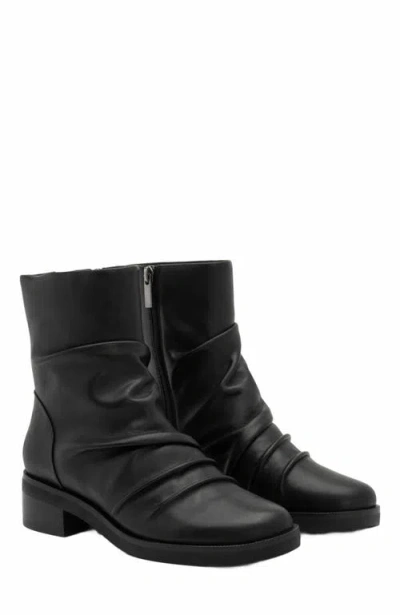 Abeo Traverse Scrunch Boot In Black