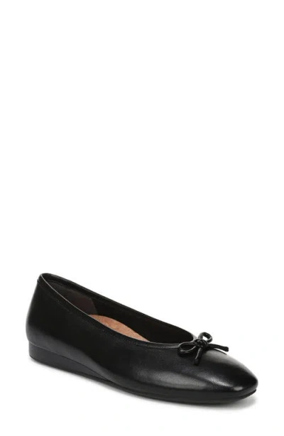 Vionic Larissa Ballet Flat In Black
