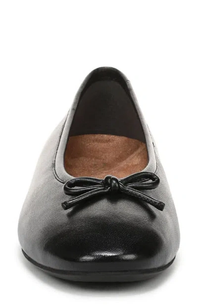 Vionic Larissa Ballet Flat In Black