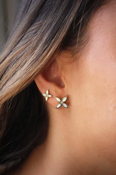 Murkani Floral Stud In Gold
