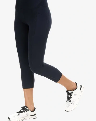 Bloquv Compression Capri Leggings In Black