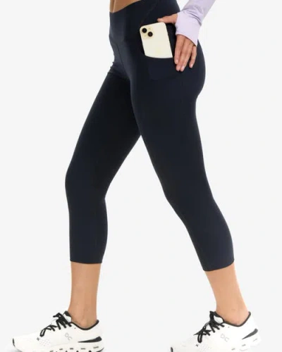 Bloquv Compression Capri Leggings In Black