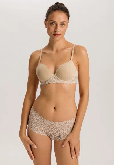 Hanro Luxury Moments Scalloped Lace T-shirt Bra In Beige