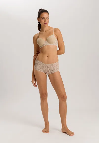 Hanro Luxury Moments Scalloped Lace T-shirt Bra In Beige