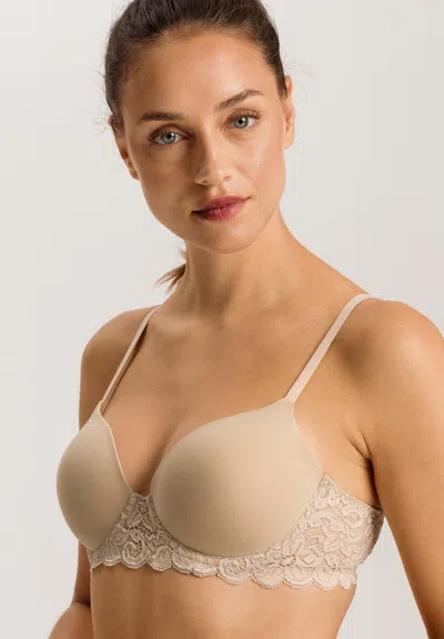Hanro Luxury Moments Scalloped Lace T-shirt Bra In Beige