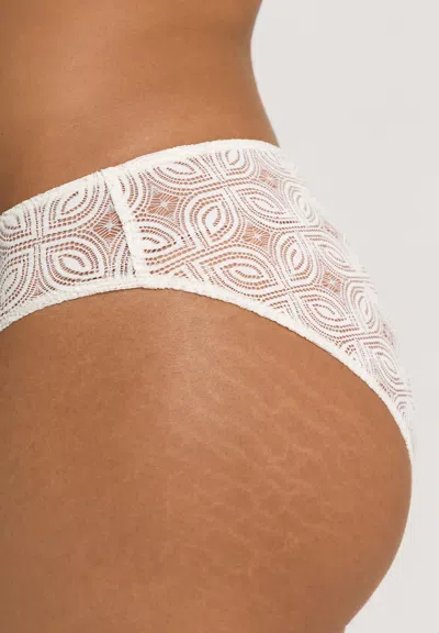 Hanro Ruby Geometric Lace Thong