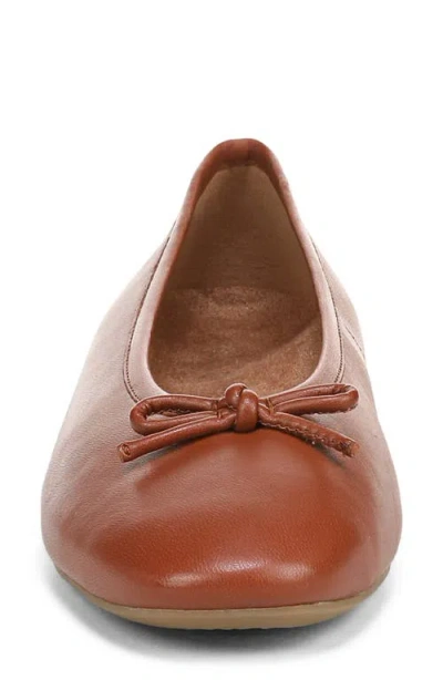 Vionic Larissa Ballet Flat In Brown