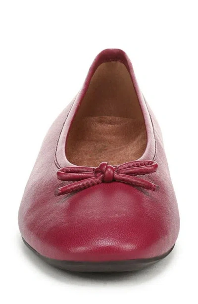Vionic Larissa Ballet Flat In Red