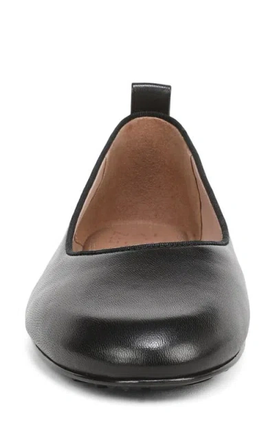 Naturalizer Wide Width Ava Ballet Flat In Black