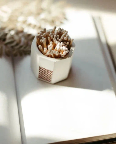 Literie Solid Match Holder - White In White
