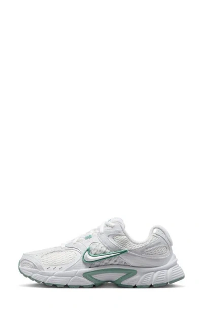 Nike V5 Rnr Sneaker In Multi