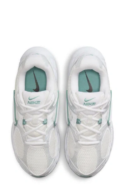 Nike V5 Rnr Sneaker In Multi