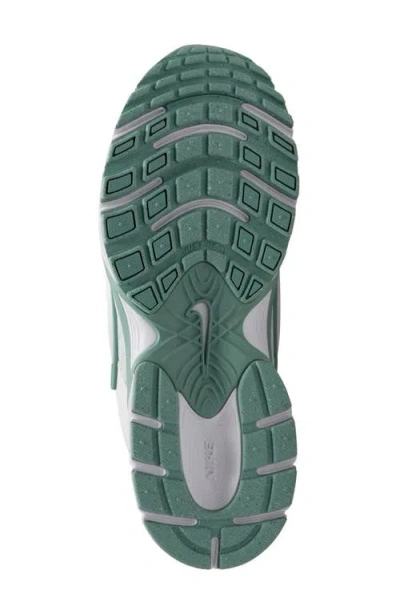 Nike V5 Rnr Sneaker In Multi