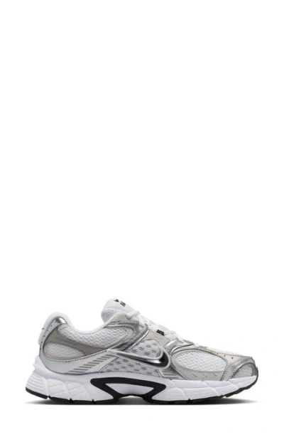 Nike V5 Rnr Sneaker In Multi