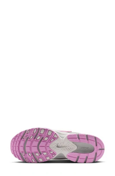 Nike V5 Rnr Sneaker In Multi